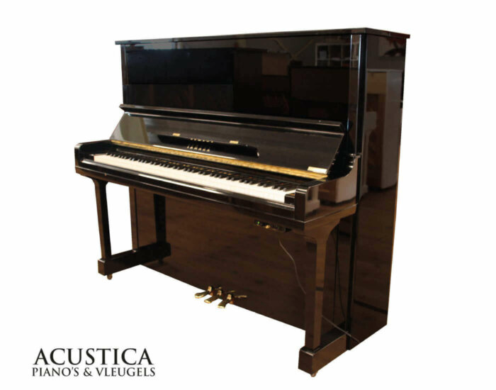 Yamaha U3